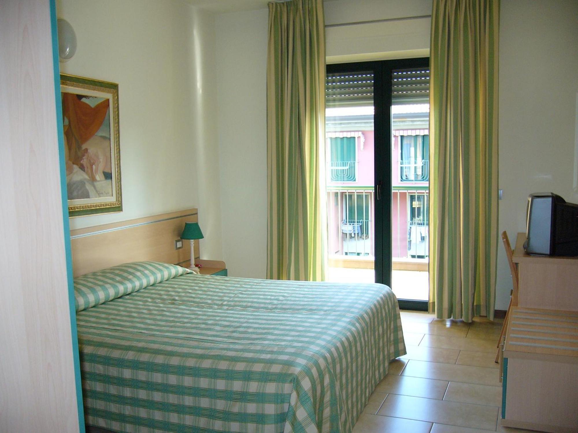 Residence Spiaggia D'Oro Desenzano del Garda Exterior foto