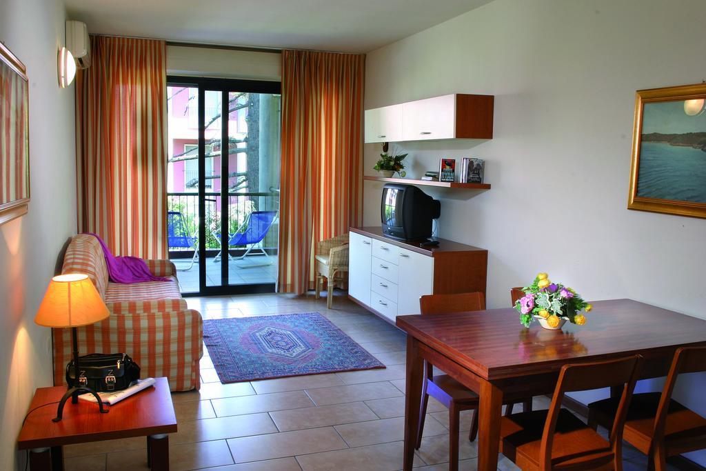 Residence Spiaggia D'Oro Desenzano del Garda Exterior foto
