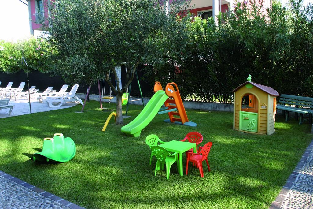 Residence Spiaggia D'Oro Desenzano del Garda Exterior foto