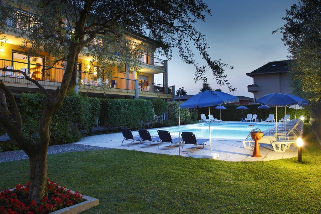 Residence Spiaggia D'Oro Desenzano del Garda Exterior foto