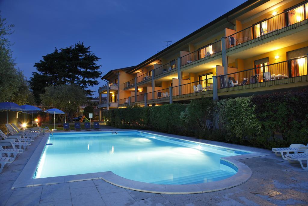 Residence Spiaggia D'Oro Desenzano del Garda Exterior foto
