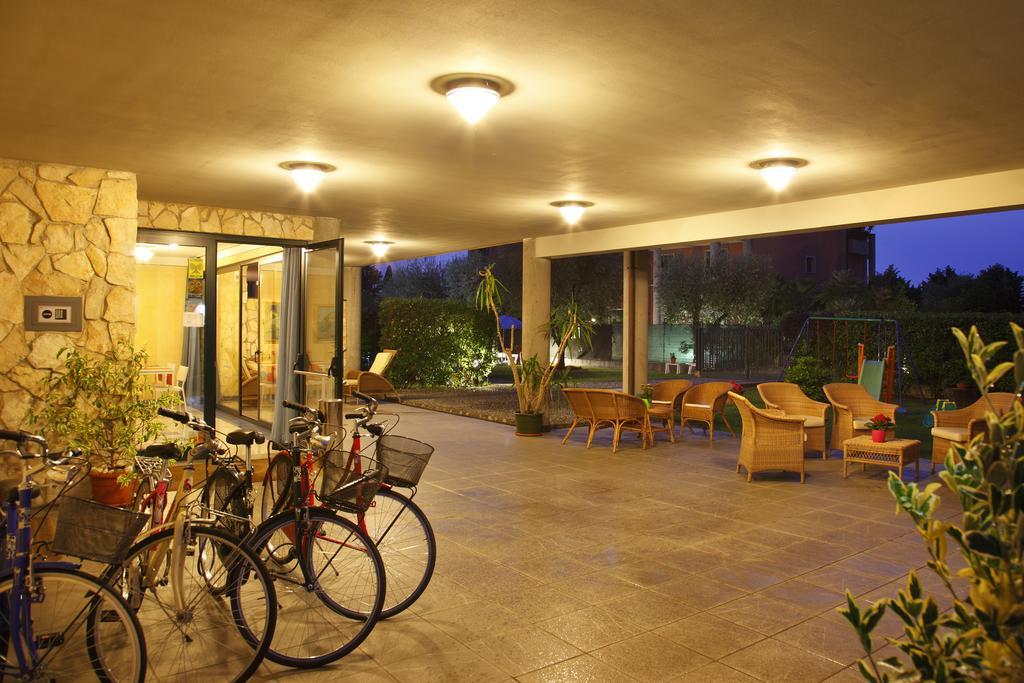 Residence Spiaggia D'Oro Desenzano del Garda Exterior foto