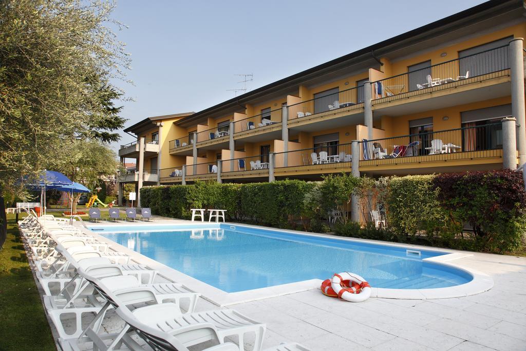 Residence Spiaggia D'Oro Desenzano del Garda Exterior foto