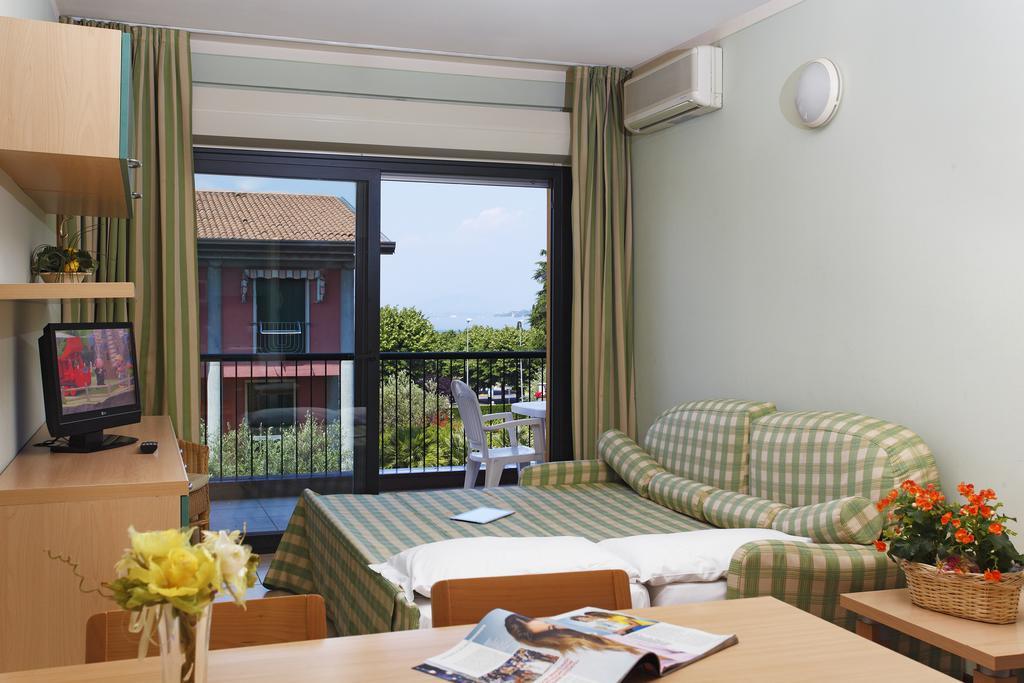 Residence Spiaggia D'Oro Desenzano del Garda Exterior foto