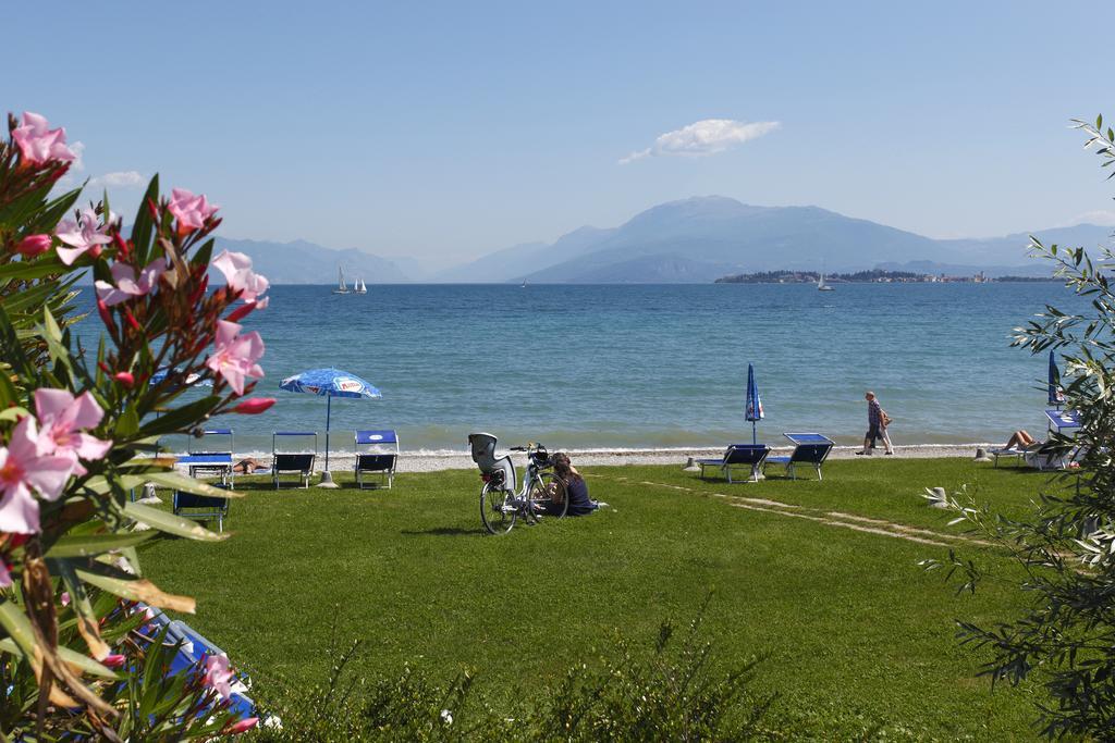 Residence Spiaggia D'Oro Desenzano del Garda Exterior foto